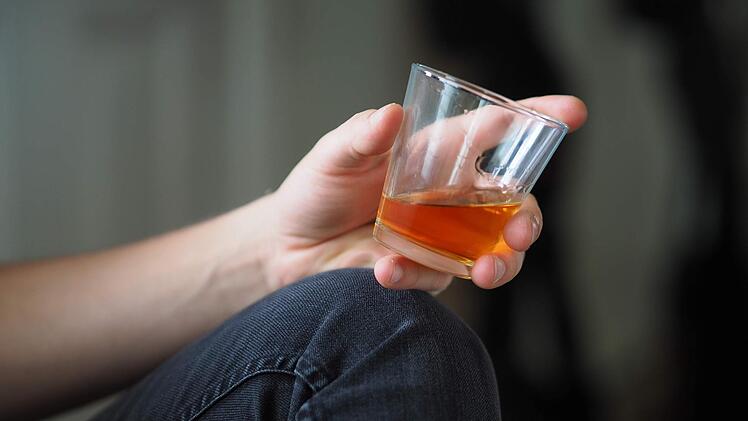 Wie eine Studie nun nahelegt, existiert womöglich ein Zusammenhang zwischen Alkohol und Krebserkrankungen.