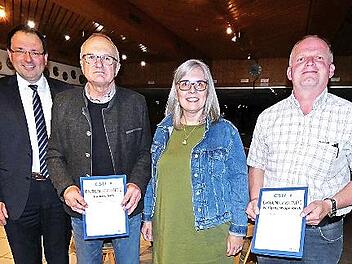 Ehrungen beim CSU-Ortsverband Ködnitz, von links: Staatssekretär Martin Schöffel, Gerhard Sack, Vorsitzende Melanie Schieber und Wolfgang Wippenbeck