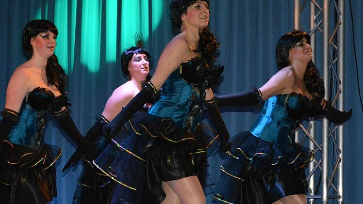 Beim Bad Bockleter Faschingstanz widmeten sich die Saale-Nixen dem Motto Burlesque. Foto: Björn Hein
