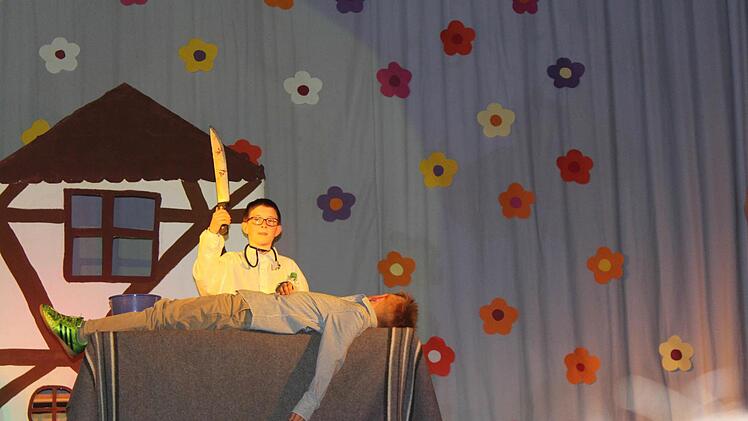 Au weia! Dr. Eisenbarth operiert Foto: Manja von Nida