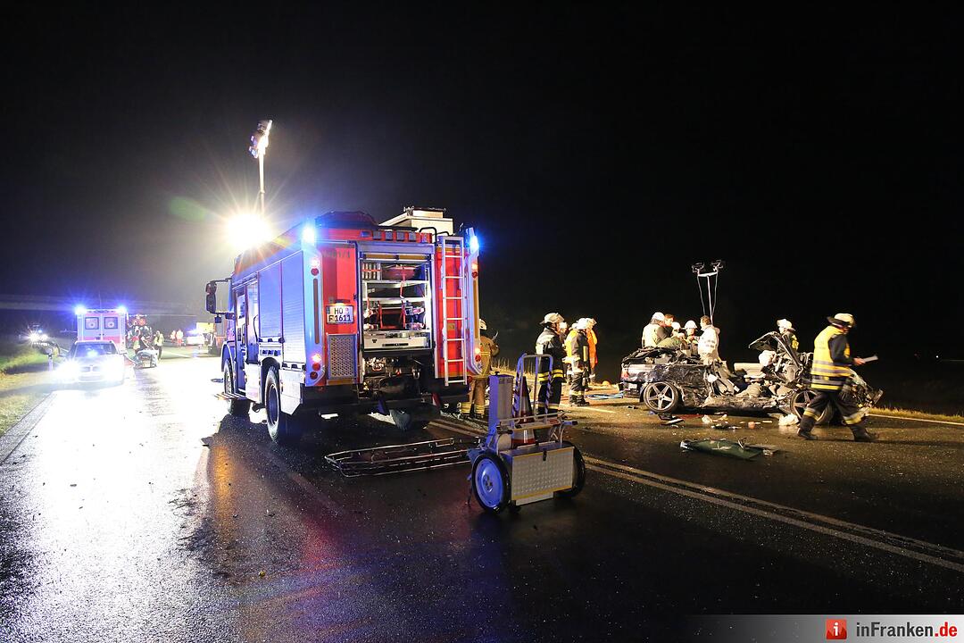 Ein Toter bei Frontalzusammenstoß auf B15