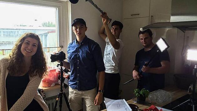 Isabelle Schneider, Axel Pfleger, Rami Akkal, Patrick Eggert beim Innendreh zu Captain Germany. Foto: Axel Pfleger