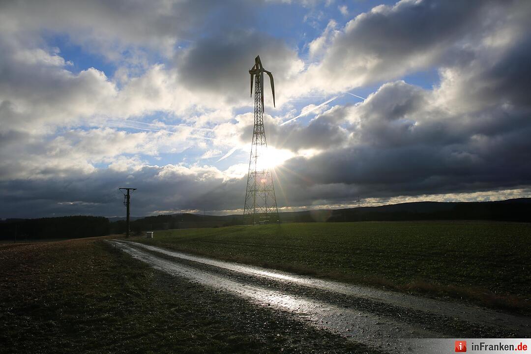 Unwetter über Franken - Böe knickt Rotorblatt ab