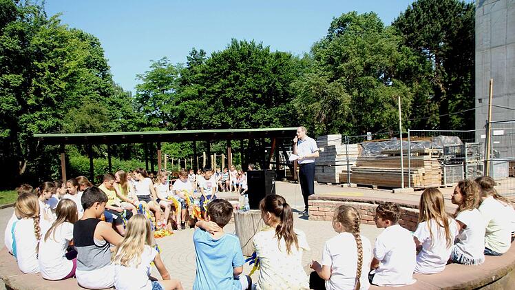 Am Erweiterungsbau der Carl-Platz-Schule wurde Richtfest gefeiert.  Foto: Richard Sänger