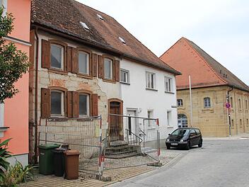 Diese Doppelhaushälfte aus dem 17. Jahrhundert mit den Fensterläden steht jetzt auf der Denkmalliste.  Foto: Andreas Dorsch