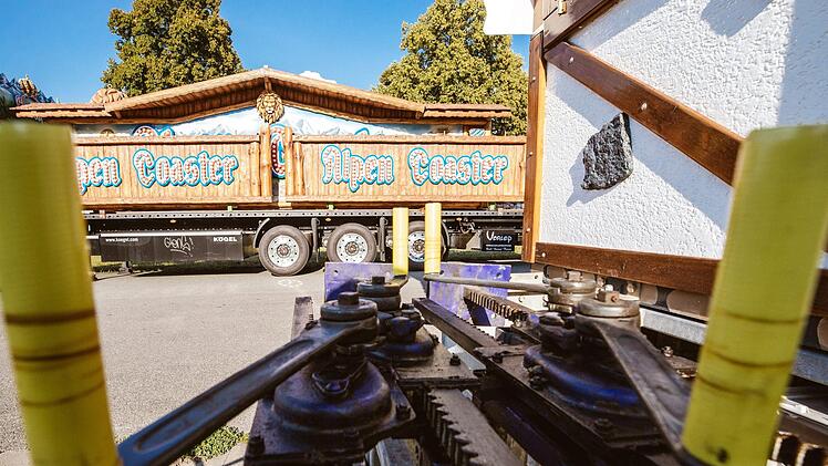 Der Aufbau beim Freischießen läuft. Foto: Marian Hamacher