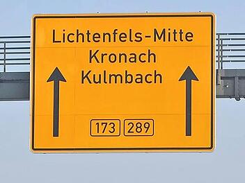 Ein Straßenschild der B 173 in Richtung Lichtenfels-Mitte.  Foto: Ronald Rinklef