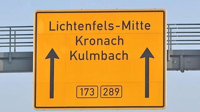 Ein Straßenschild der B 173 in Richtung Lichtenfels-Mitte.  Foto: Ronald Rinklef