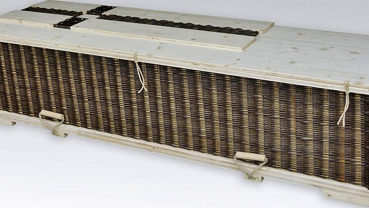 Der Bio-Sarg ist komplett abbaubar. Foto: Dobschütz