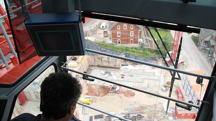 Die Gondel ist bis in den Fußraum verglast und gibt den Blick nach unten frei. Foto: Ralf Ruppert