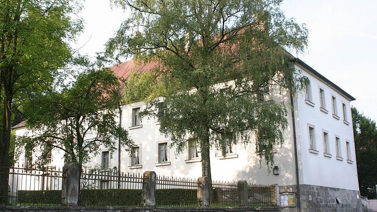 Im hinteren Teil dieses Gebäudes befindet sich die Kirche. Foto: Evi Seeger