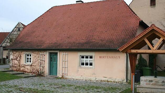Das Hirtenhaus in Ailsbach ist ein Gemeinschaftsprojekt. Die Ailsbacher machen sich jetzt an die Komplettsanierung der Küche.Evi Seeger/Archiv