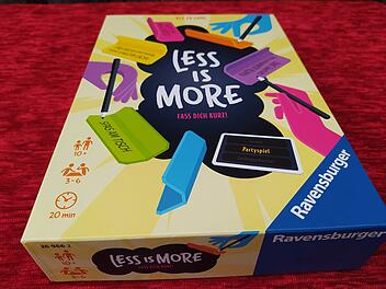 Spiele-Test Less is More: Rezension des kreativen Party-Wortspiels