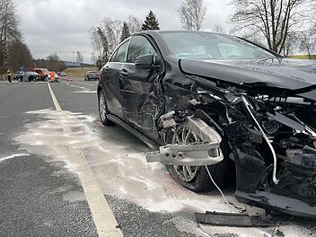 Hof: Unfall zwischen zwei Pkw - Stra&szlig;e derzeit gesperrt
