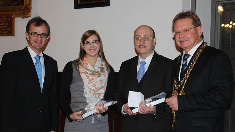 Die Preisträger mit Bürgermeister Wolfgang Beiergrößlein (rechts) und Harry Weiß, Vorstandsmitglied der Sparkasse Kulmbach-Kronach (links).Foto: Corinna Igler