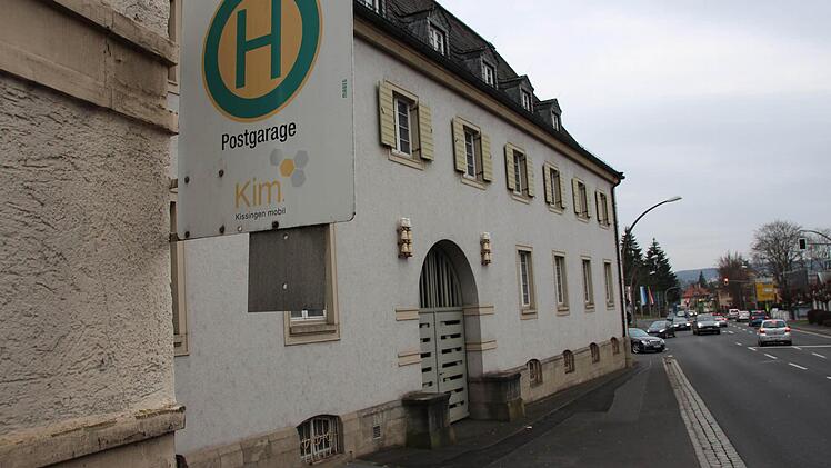 In der ehemaligen Postgarage in der Winkelser-Straße könnte eine Gemeinschaftsunterkunft entstehen.  Foto: Benedikt Borst