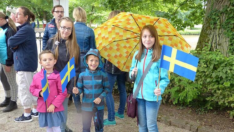 Hanna , Max und Anne (von links) sind mit ihren Müttern aus Sollenberg bei Gräfenberg angereist. Foto: Pauline Lindner