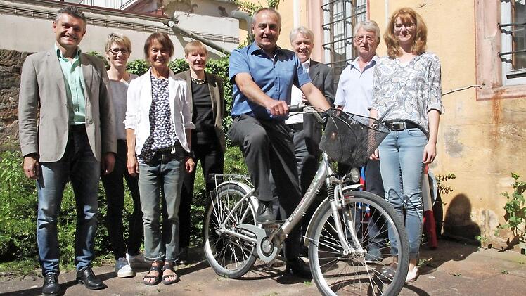 Dem Baur Triathlon und der Radtourpur fiebern entgegen (von links): Helmut Dorsch, Monika Petterich, Christine Frieß, Andrea Göldner, Robert Hümmer, Manfred Gawlas, Hans Schott aus Weismain und Sandra Herold. Foto: Stephan Stöckel