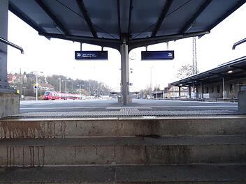 Die Gleise und Bahnsteige sind fertig - jetzt muss nur noch der ICE kommen.Foto: Jochen Berger