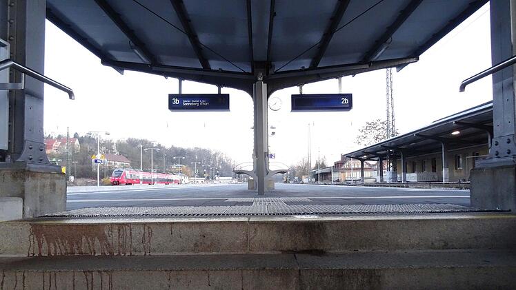 Die Gleise und Bahnsteige sind fertig - jetzt muss nur noch der ICE kommen.Foto: Jochen Berger
