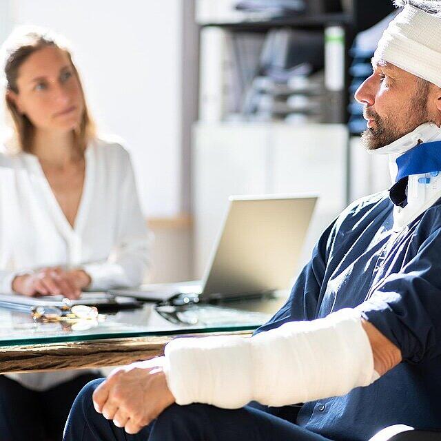 Krankengeld: Welche Regelungen gelten, wenn man länger bei der Arbeit ausfällt?
