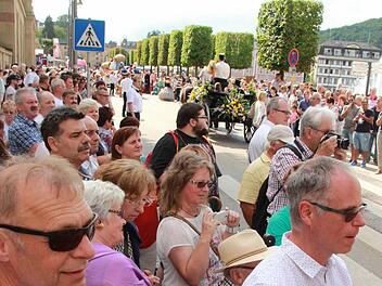 Beim Rakocyfest ist die Stadt alle Jahre besonders voll, aber auch sonst nimmt die Zahl der Bad Kissinger stetig zu.
