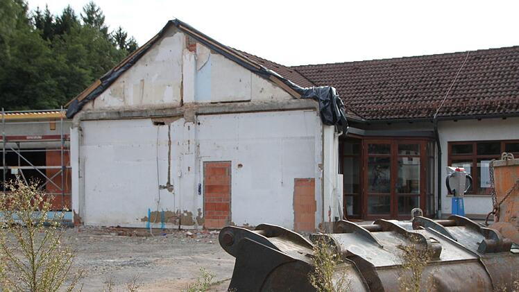 Das Lehrgebäude inklusive Küche und Sanitäranlagen bleibt stehen. Foto: Ulrike Müller