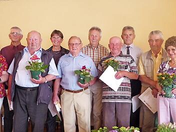 Zahlreiche Ehrungen standen beim Heldritter Obst- und Gartenbauverein zum Jubiläum des 40-jährigen Vereinsbestehens an.  Foto: Volker Gundel
