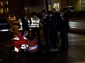 Bayreuth: Klima-Aktivisten blockieren mehrfach Straßen - "klebten auf Asphalt"