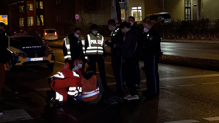 Bayreuth: Klima-Aktivisten blockieren mehrfach Straßen - "klebten auf Asphalt"