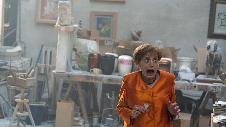 Da sage noch mal jemand, in der Uckermark sei es &ouml;de und langweilig: Miss Merkel (Katharina Thalbach) muss w&auml;hrend ihrer Ermittlungen einen Schreckmoment &uuml;berstehen.