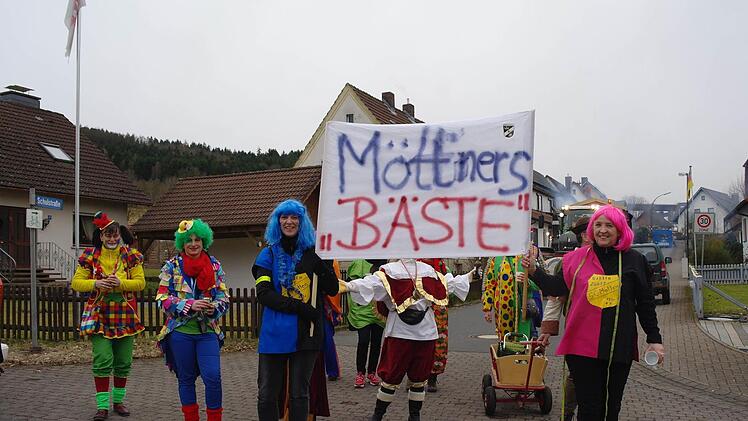 Das Transparent beim Speicherzer Faschingsumzug wirft wirklich keinerlei Fragen mehr auf. Foto: Stephanie Elm