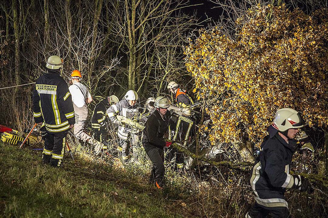 Haßfurt: Fahrer nach Unfall auf der A70 stundenlang eingeklemmt