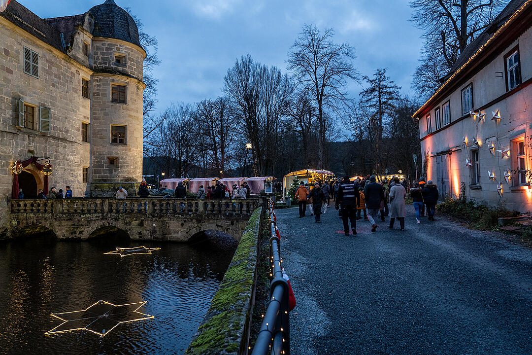 Der wunderschöne Weihnachtsmarkt ist ein Erlebnis für die ganze Familie!