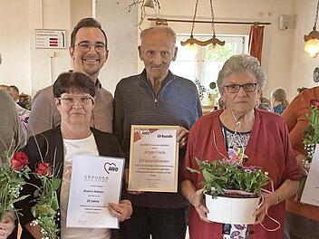 Irmgard Dre&szlig;el, Eugen Jedlitschka, Beatrix Hahner, B&uuml;rgermeister Nico Kauper, J&uuml;rgen Friede, Lydia Friede, Heinz H&ouml;fner, AWO-Vorsitzende Margit Lamm.