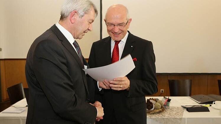 Landrat Günther Denzler erhält Ehrentitel Foto: Barbara Herbst
