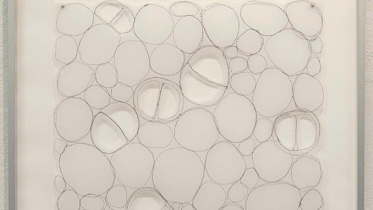 Organische Formen entstehen mit der Nähmaschine.privat