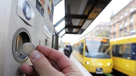 F&uuml;r das Bus- und Bahnfahren im Nahverkehr m&uuml;ssen viele Deutsche im kommenden Jahr tiefer in die Tasche greifen.  Foto: Bernd Weissbrod, dpa