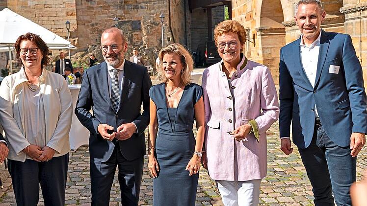 Auf Schloss Thurnau (von links) Beate Gminder (Generaldirektorin DG Home, Europ&auml;ische Kommission), MdEP Manfred Weber (Vorsitzender der EVP-Fraktion und der Europ&auml;ischen Volkspartei), MdB Daniela Ludwig (Parlamentarische Staatssekret&auml;rin beim Bund...