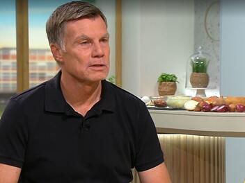 Volle Kanne mit Thomas Helmer 1996 wurde Thomas Helmer mit der deutschen Nationamannschaft Fußball-Europameister. Jetzt übte er in "Volle Kanne" (ZDF) Kritik - auch an seinen Nachfolgern auf dem Platz.