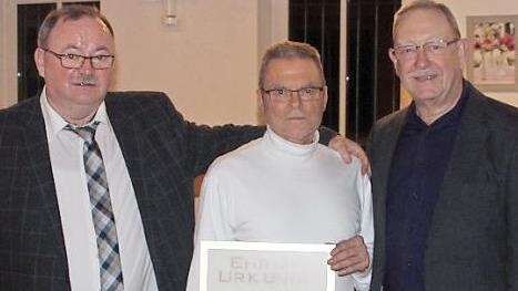 Vorsitzender Werner Thiele, Ehrenmitglied Werner Sadlauskas und Vorsitzender Manfred Horbelt (von links)  Foto: p