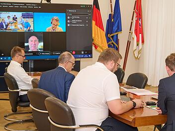 Bamberg: Aiwanger macht Hoffnung f&uuml;r Zukunft des Schlachthofs - "unterst&uuml;tzen Prozess"