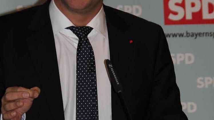 SPD-Landesvorsitzender Florian Pronold bei seiner leidenschaftlichen Ansprache in der Frankentherme.