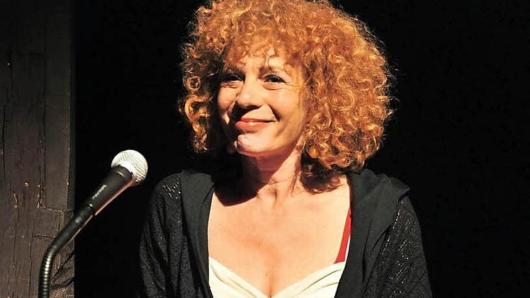 Sie hat bei ihrem Publikum einen tiefen Eindruck hinterlassen: Schauspielerin Nina Hoger las in der Rathaushalle in Haßfurt aus Werken von Else Lasker-Schüler.