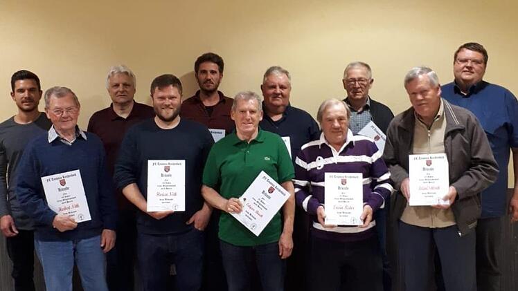 Ehrungen beim FC Teutonia Reichenbach:  Anton Trägner (70 Jahre), Herbert Nöth und  Rudolf Seith (jeweils 60 Jahre),  Edgar Back, Gottfried Behr und  Eugen Reiter (jeweils 55 Jahre), Erich Behr, Gerhard Krämer, Roland Müller, Erwin Reiter, und Gerhard Trägner (jeweils 50 Jahre), sowie  Julian Hergenröther, Florian Nöth, Benedikt Nöth, Karola Schlereth, Roland Schlereth und Peter Winkler (25 Jahre). Peter Baltasar