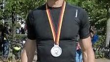 Martin Lutz nach dem Berlin-Marathon mit Medaille. Foto: privat