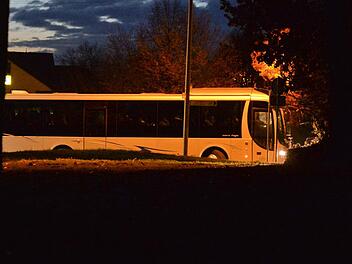 Ein Reisebus mit Asylsuchenden ist in Herzogenaurach eingetroffen.  Foto: Ronald RinklefEin Reisebus mit Asylsuchenden ist in Herzogenaurach eingetroffen.  Foto: Ronald Rinklef