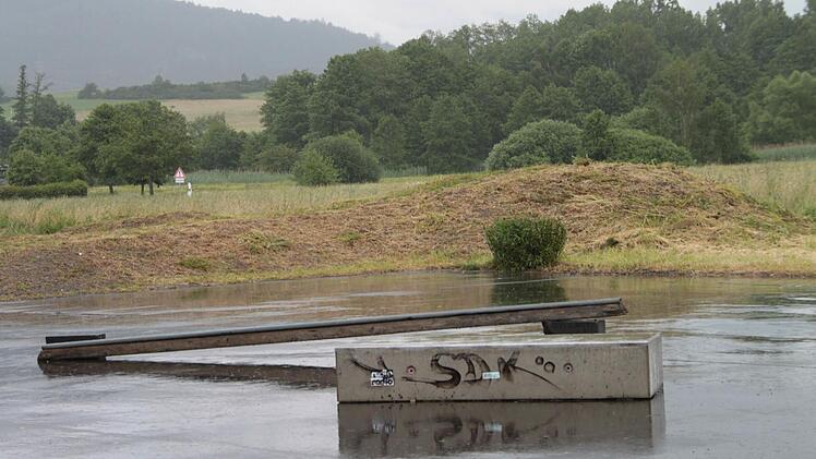 Der Skaterplatz in Stadtsteinach wird von dem Jugendlichen im Juli gemeinsam aufgehübscht. Foto: Dagmar Besand