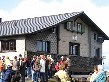 Die Kissinger Hütte gehört zu den größeren, die von Rhönklub Zweigvereinen betrieben werden.  Foto: mäu/Archiv