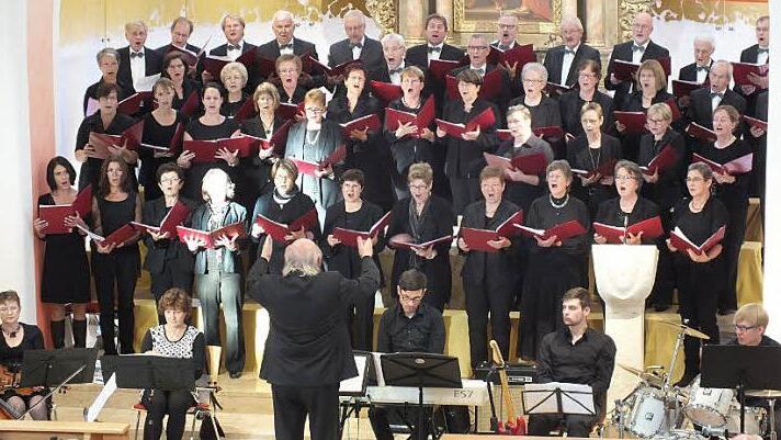 Sänger und Instrumentalisten bescherten den Konzertbesuchern ein unvergessliches Erlebnis. Foto: M. Welker